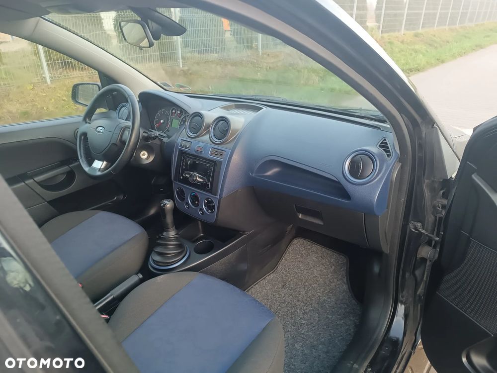 Ford Fiesta 1.4 Ambiente - 11