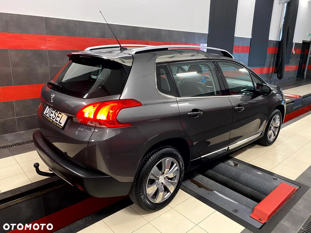 Peugeot 2008 1.6 e-HDi Allure S&S - 10