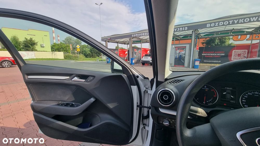 Audi A3 Sportback 1.6 TDI ultra Attraction - 16