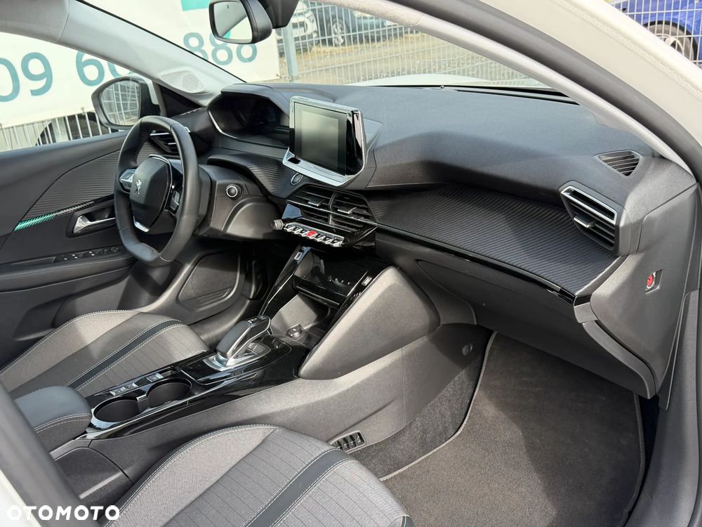 Peugeot 208 - 17