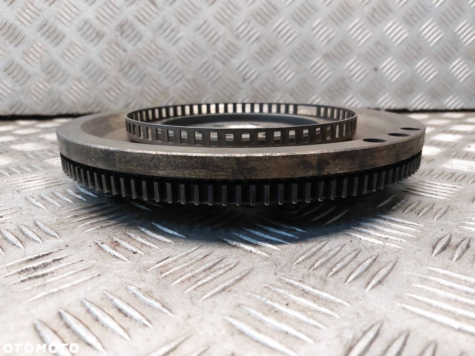KOMPLETNE SZTYWNE SPRZĘGŁO TARCZA + DOCISK+ KOŁO ZAMACHOWE 03D105278 - 8