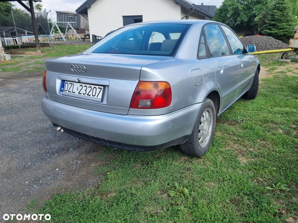 Audi A4 Limousine - 3