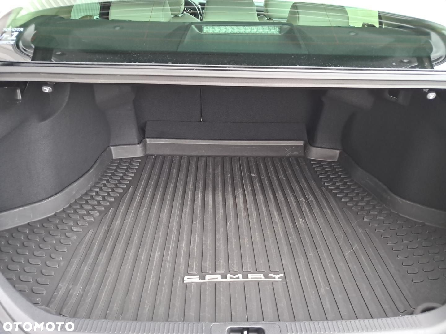 Toyota Camry - 10