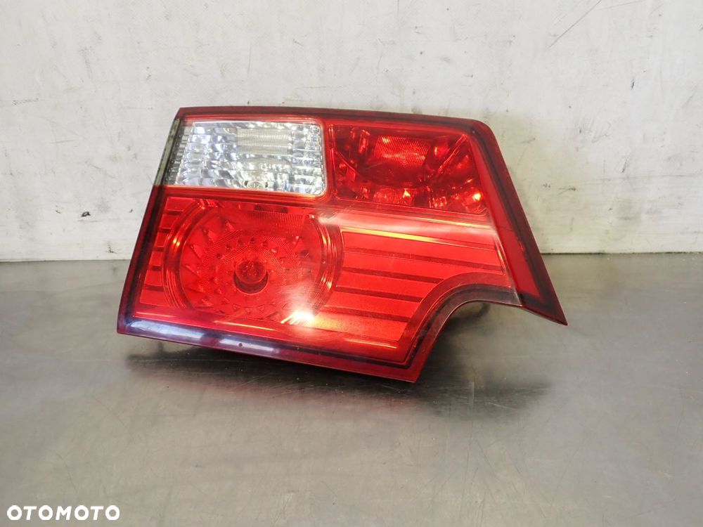 LAMPA PRAWA TYLNA W KLAPIE SSANGYONG KYRON - 1