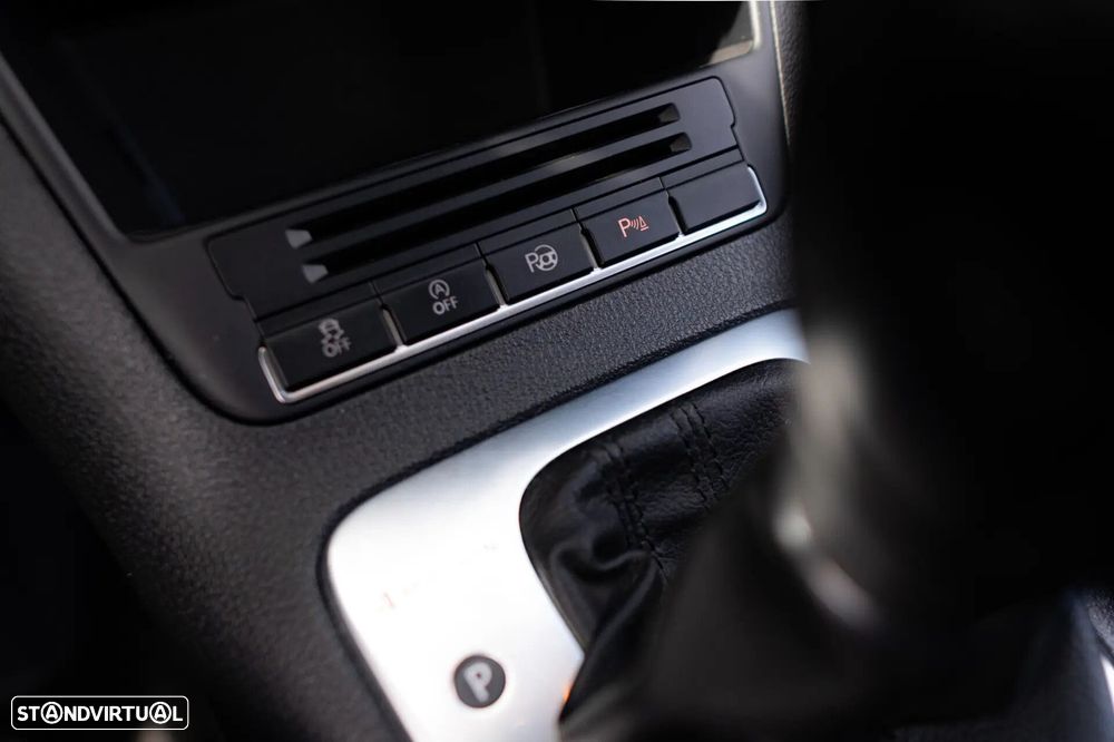 VW Tiguan 2.0 TDI DPF 4Motion BlueMotion DSG Exclusive - 17