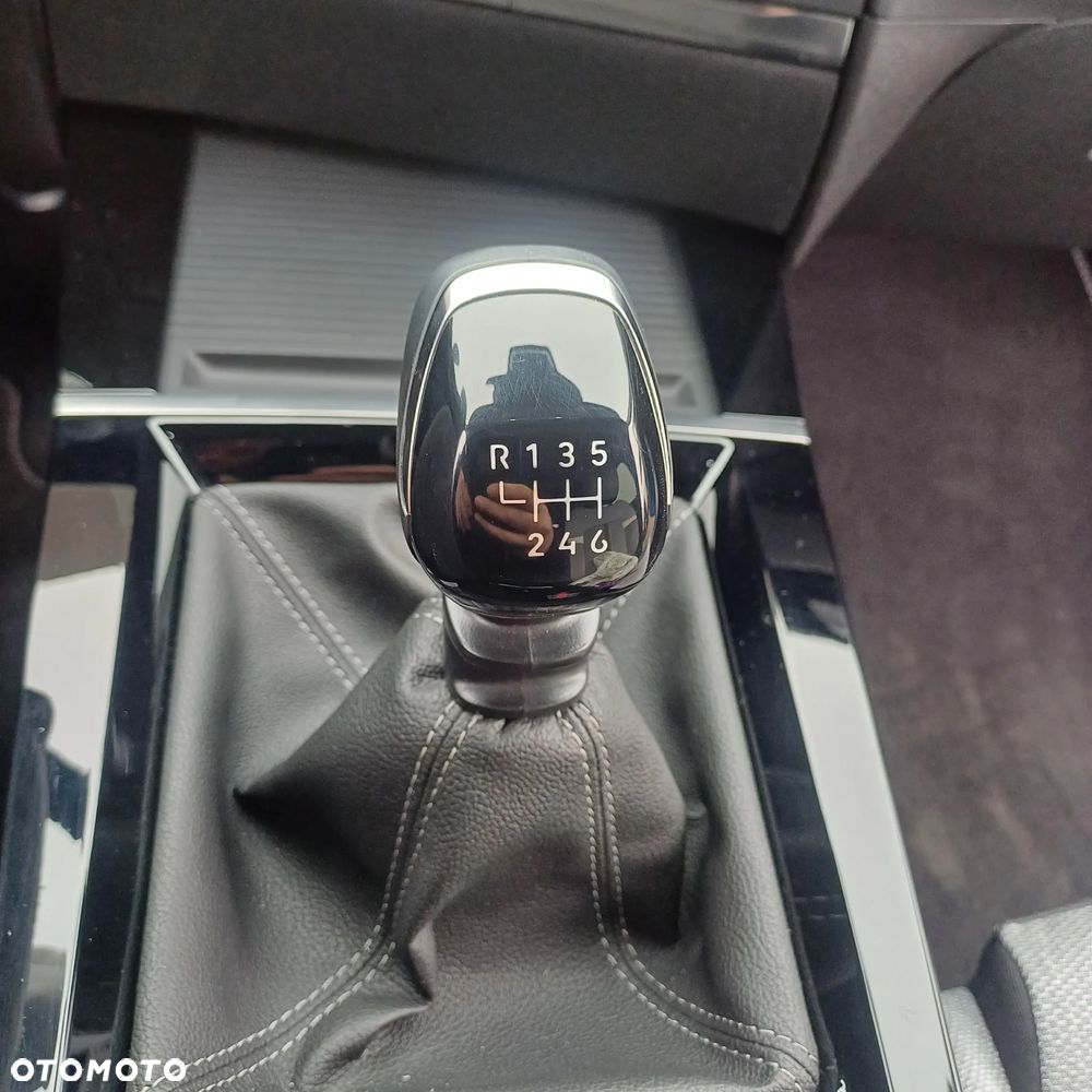 Opel Astra 1.2 T Business Elegance S&S - 11