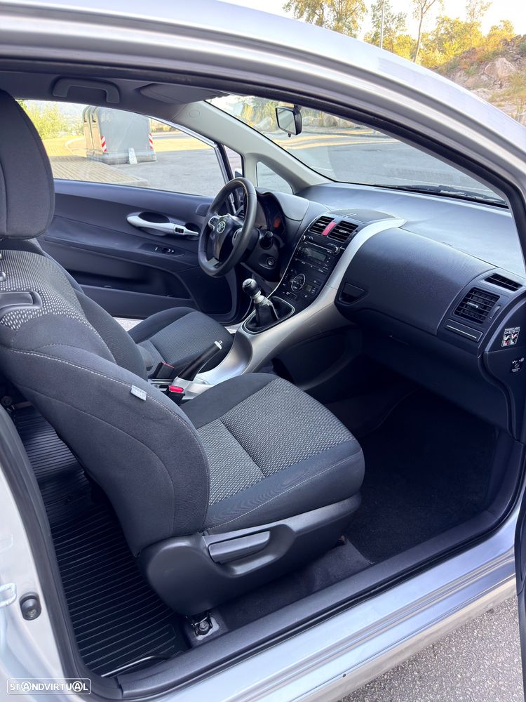 Toyota Auris 1.4 D-4D nacional - 9