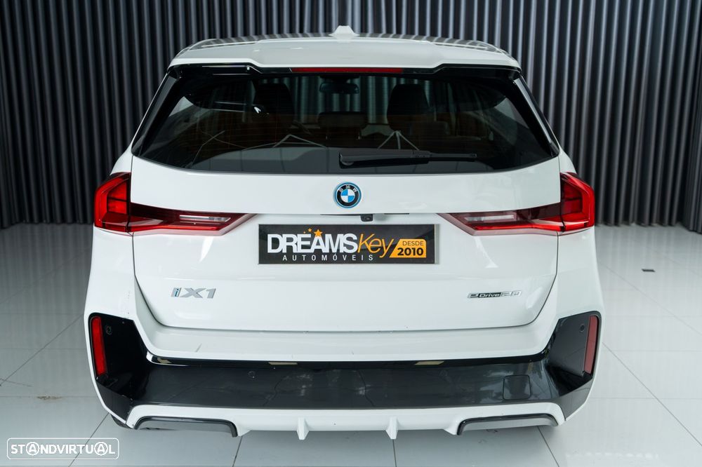 BMW iX1 eDrive20 Pack Desportivo M - 9