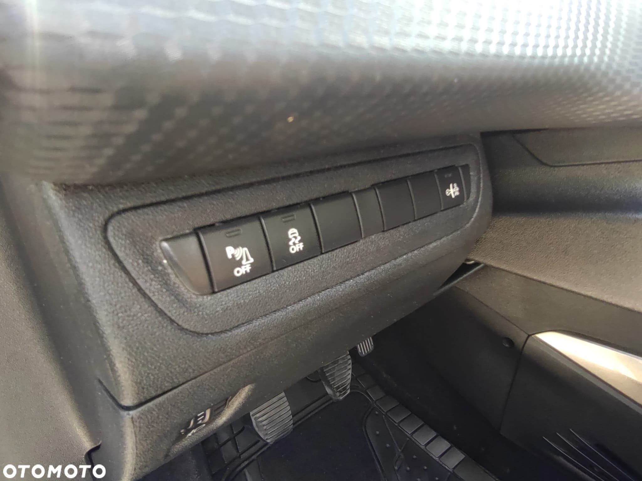 Peugeot 2008 1.2 Pure Tech Allure S&S - 28