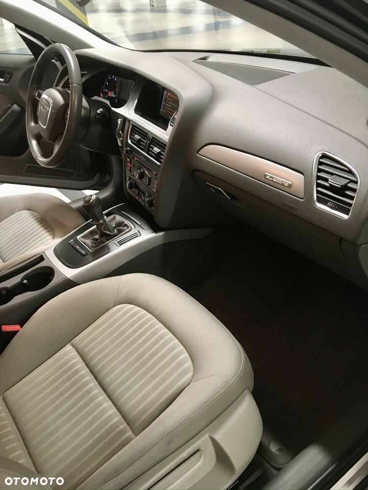 Audi A4 Limousine - 15
