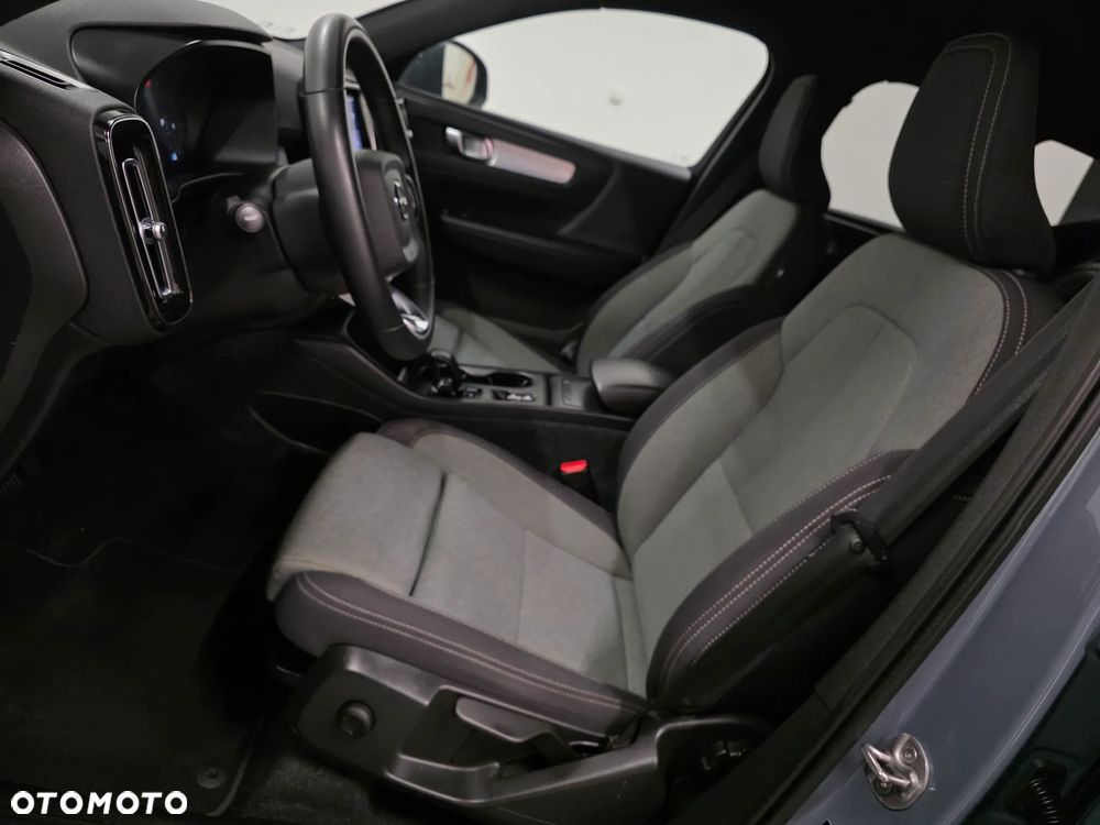 Volvo XC 40 B3 B DKG Ultra Dark - 7