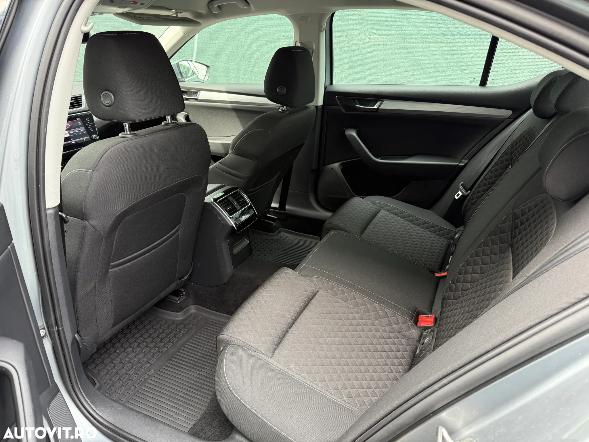 Skoda Superb 2.0 TDI DSG Ambition - 8