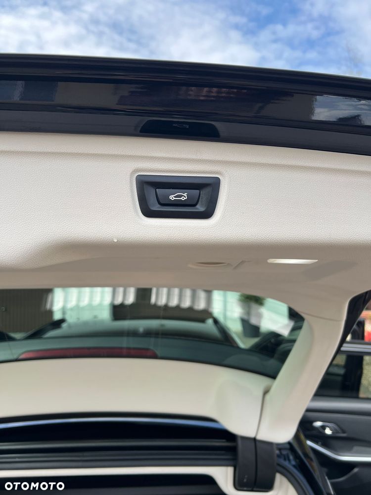 BMW Seria 3 320d Sport Line - 32