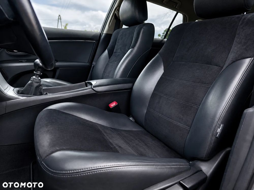 Toyota Avensis 2.0 Premium EU5 - 19