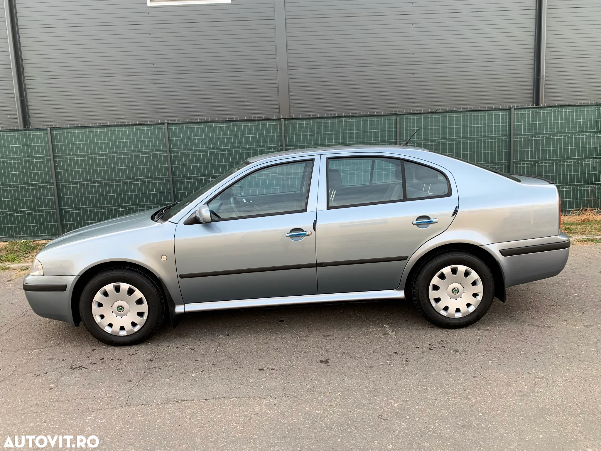 Skoda Octavia 1.6 Ambiente - 4