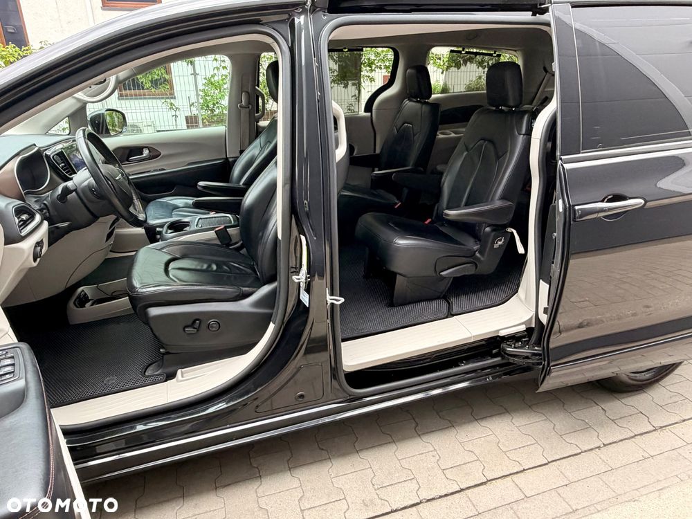 Chrysler Pacifica - 14