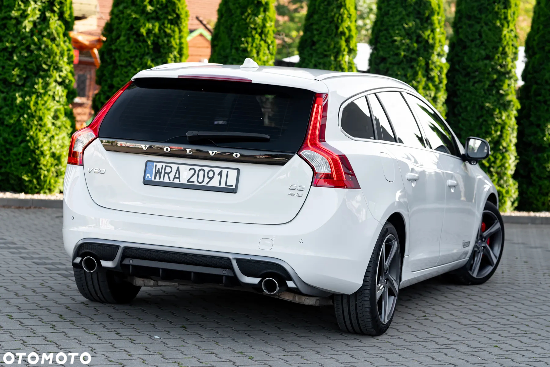 Volvo V60 D5 AWD R-Design - 8