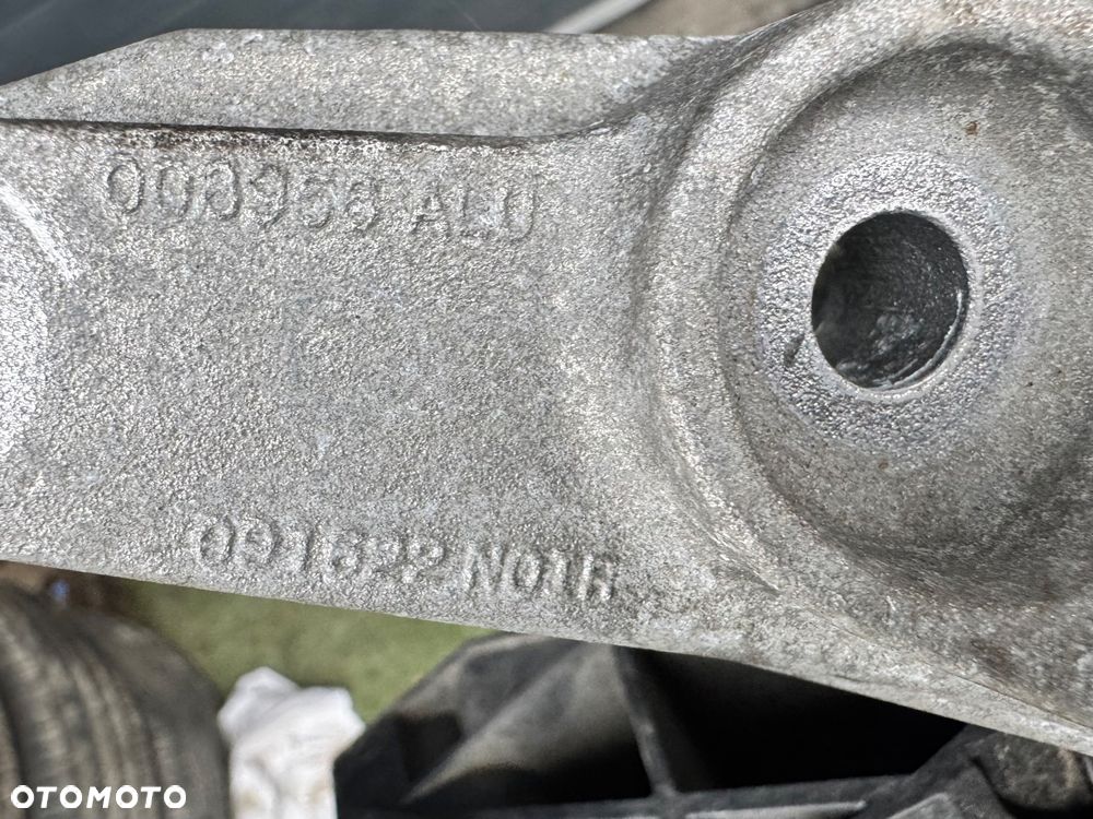 PEUGEOT 3008 II 5008 II ŁAPA PODUSZKA SILNIKA 1,2 THP - 3