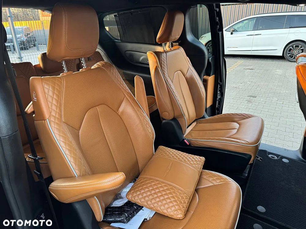 Chrysler Pacifica - 16