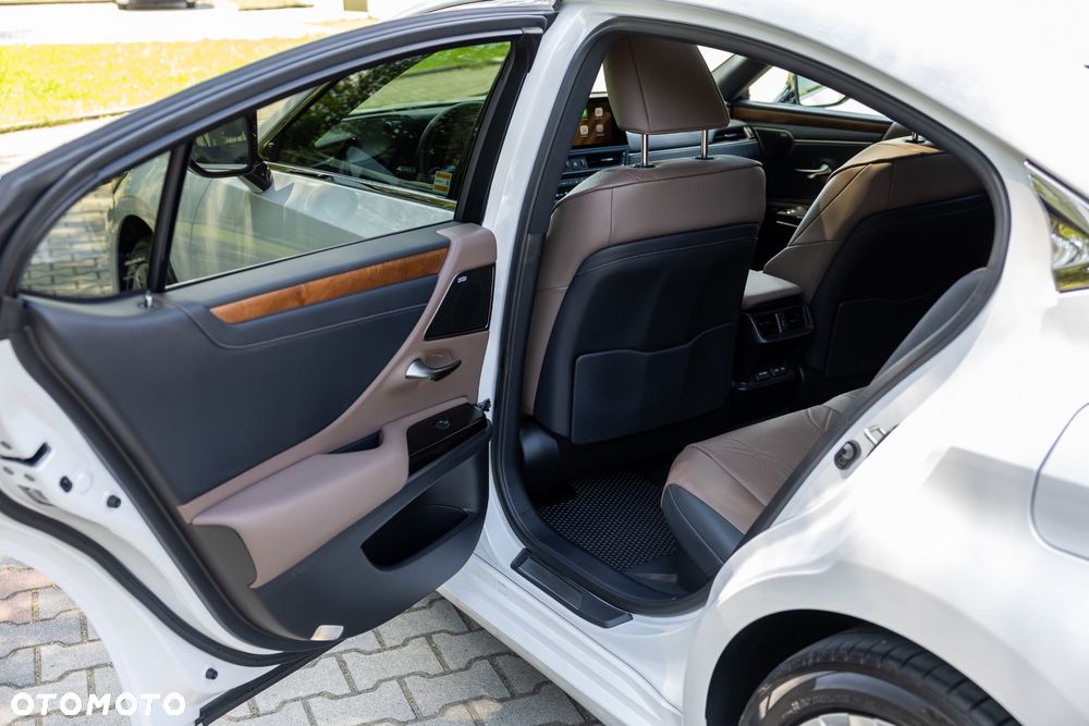 Lexus ES 300h Prestige - 25