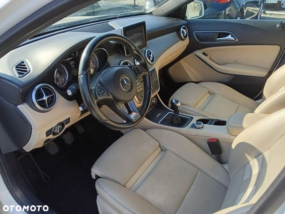 Mercedes-Benz GLA - 10