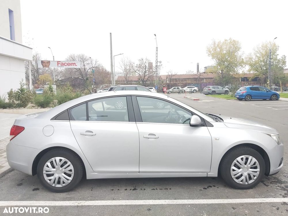 Chevrolet Cruze 1.8 Ecotec LT - 17