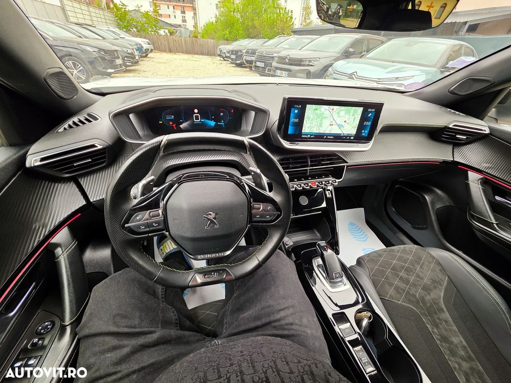 Peugeot 2008 PureTech 155 EAT8 GT - 24