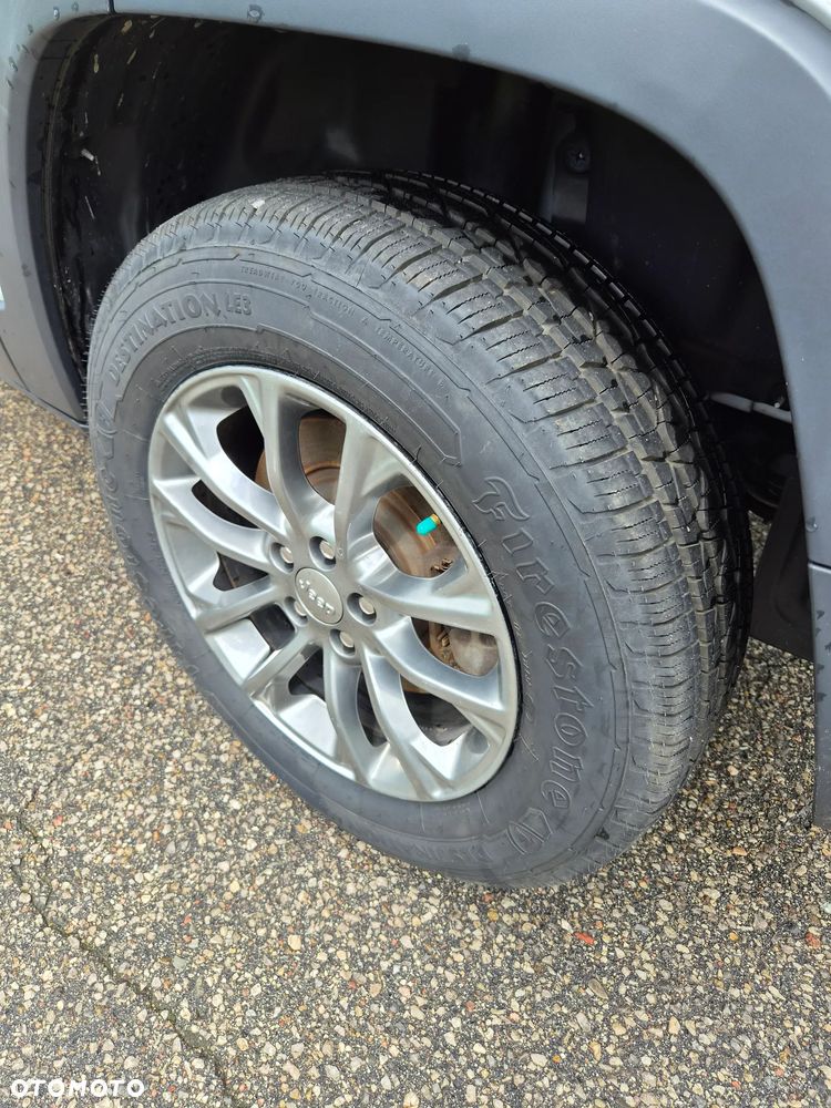 Jeep Cherokee - 26