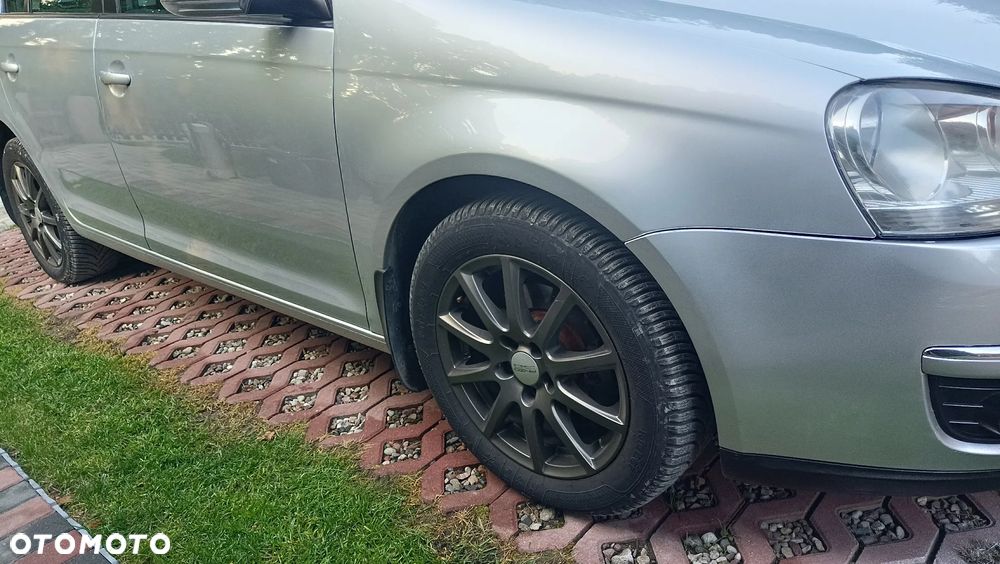Volkswagen Jetta 1.9 TDI Trendline - 23
