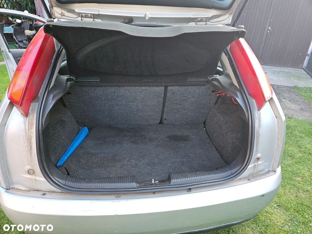 Ford Focus 2.0 Ghia - 8