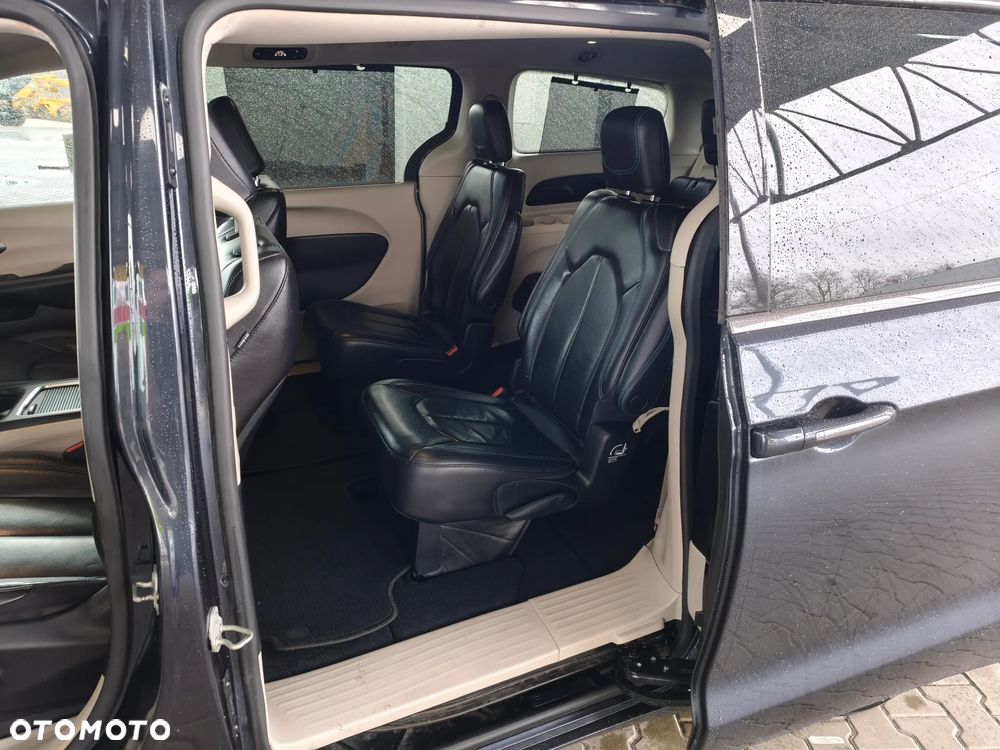 Chrysler Pacifica - 15