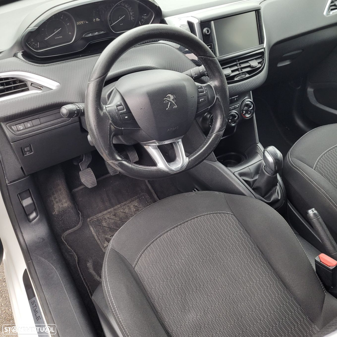 Peugeot 208 1.6 BlueHDi Style - 8