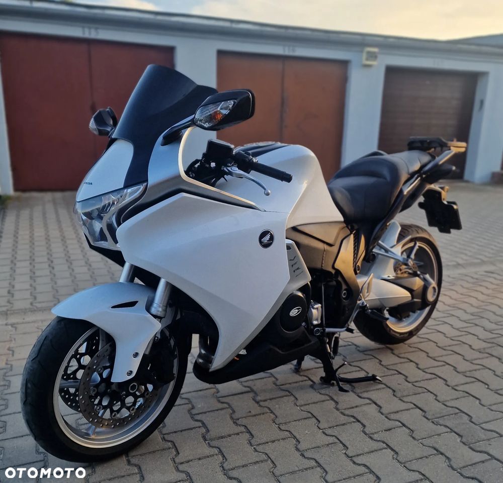 Honda VFR - 12