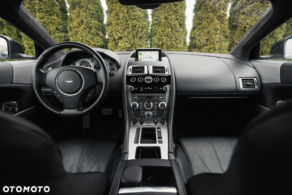 Aston Martin DB9 - 10