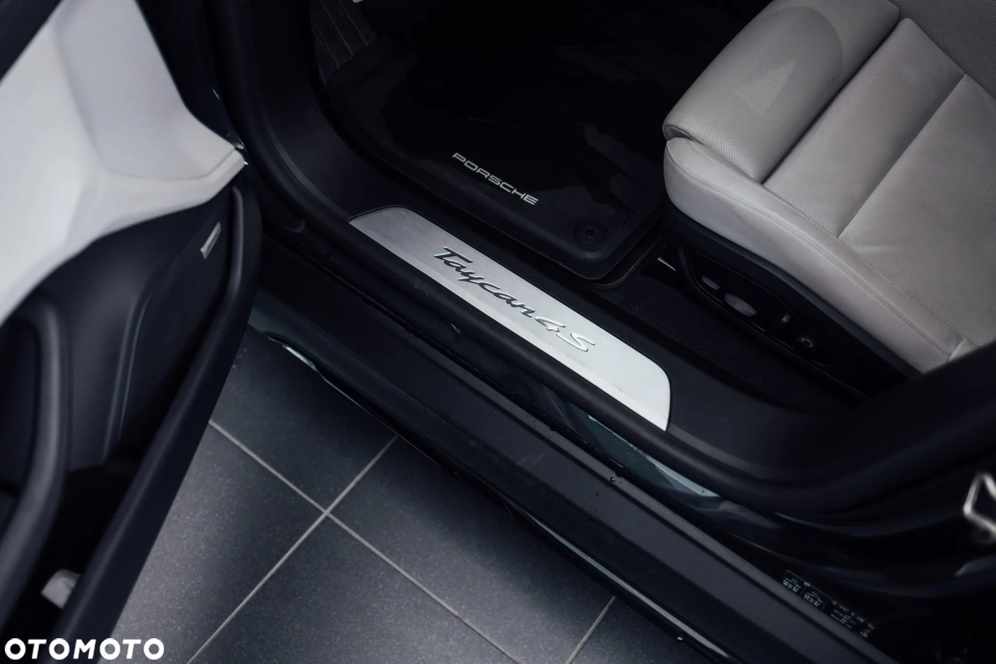 Porsche Taycan 4S Cross Turismo - 25