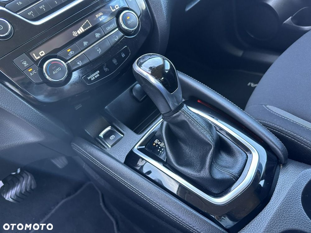 Nissan Qashqai 1.2 DIG-T N-Connecta Xtronic - 24