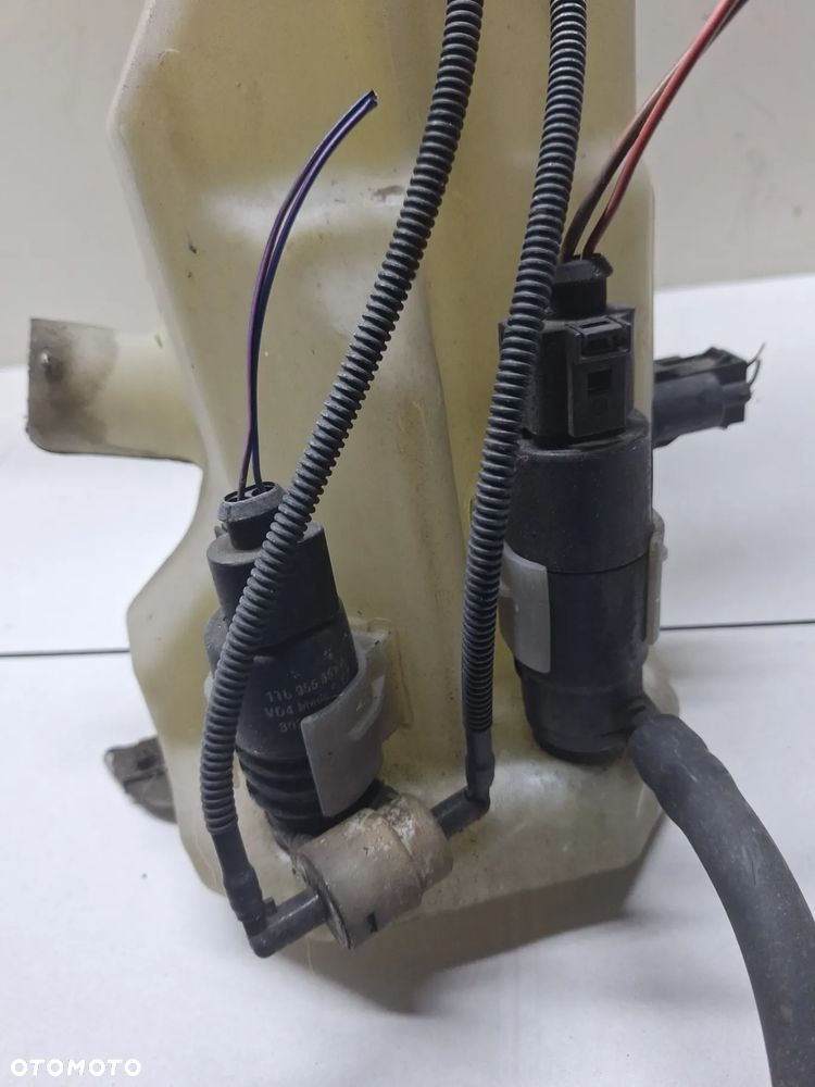 ZBIORNIK PŁYNU DO SPRYSKIWACZY 8E0955451AH- AUDI A4/B6 XENON - 2