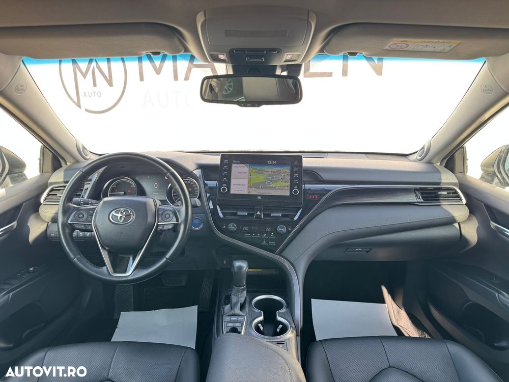 Toyota Camry Luxury - 7