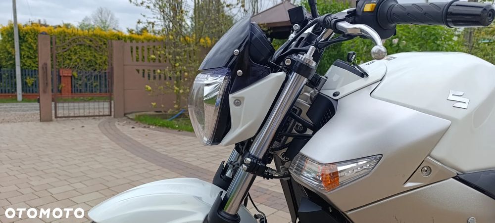 Suzuki GSR - 40