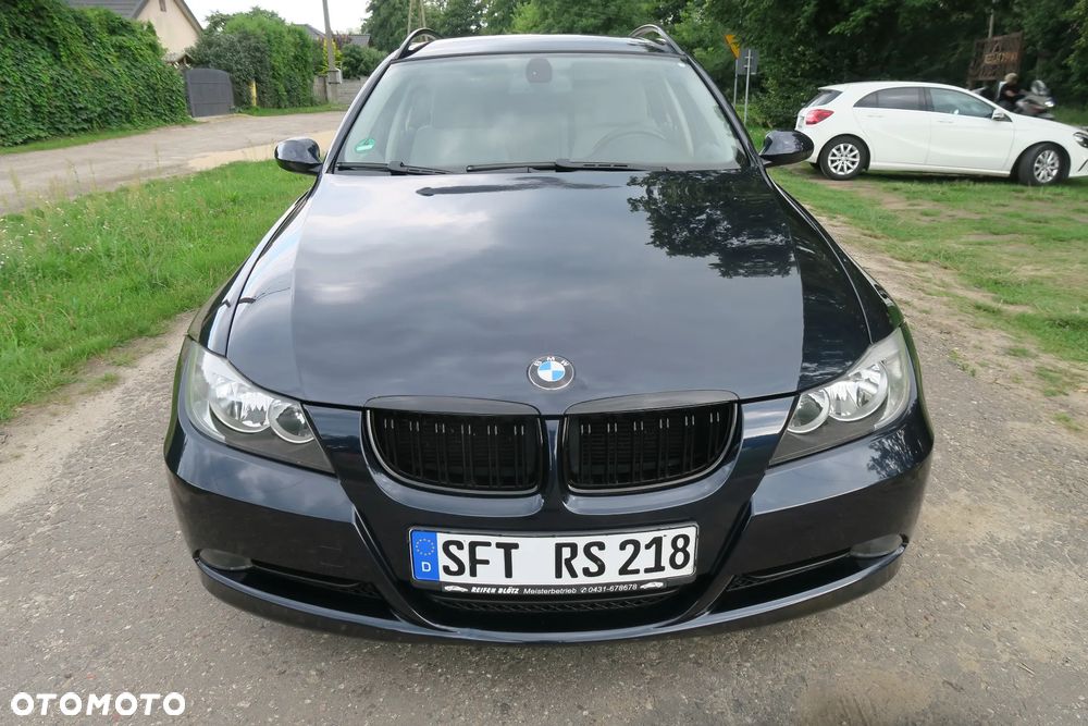 BMW Seria 3 320i Touring - 3
