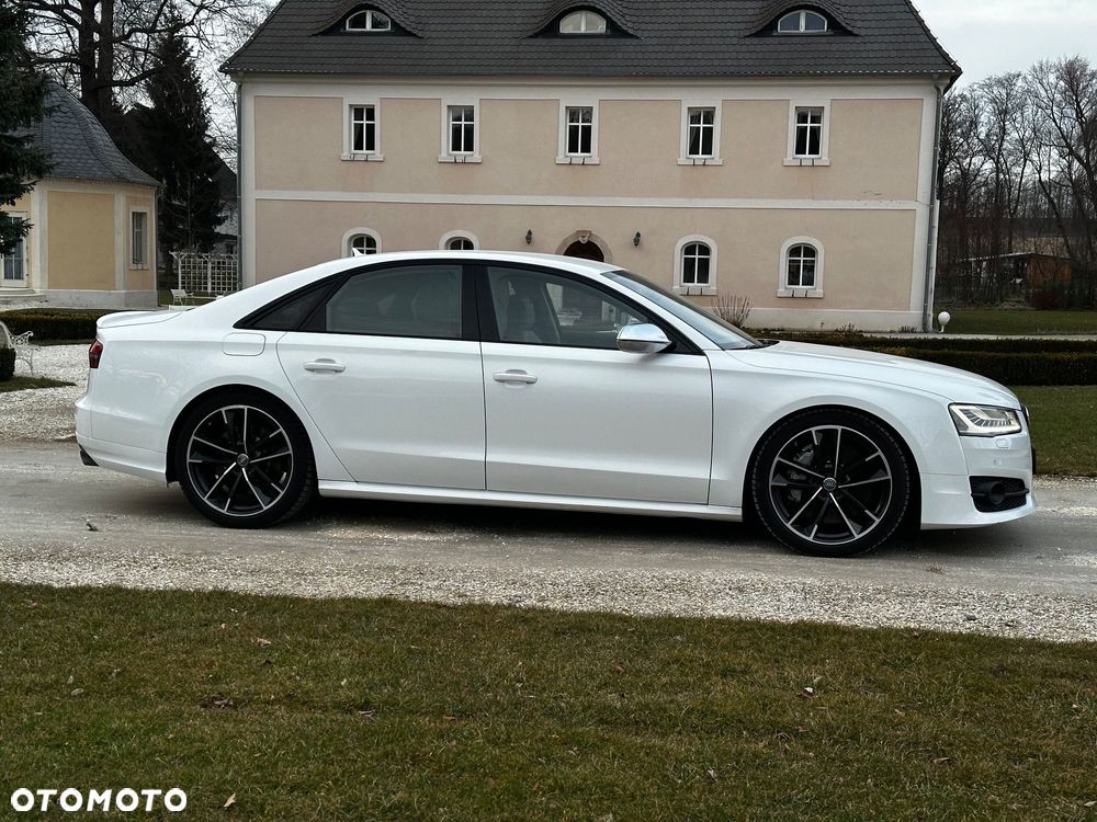 Audi S8 - 2
