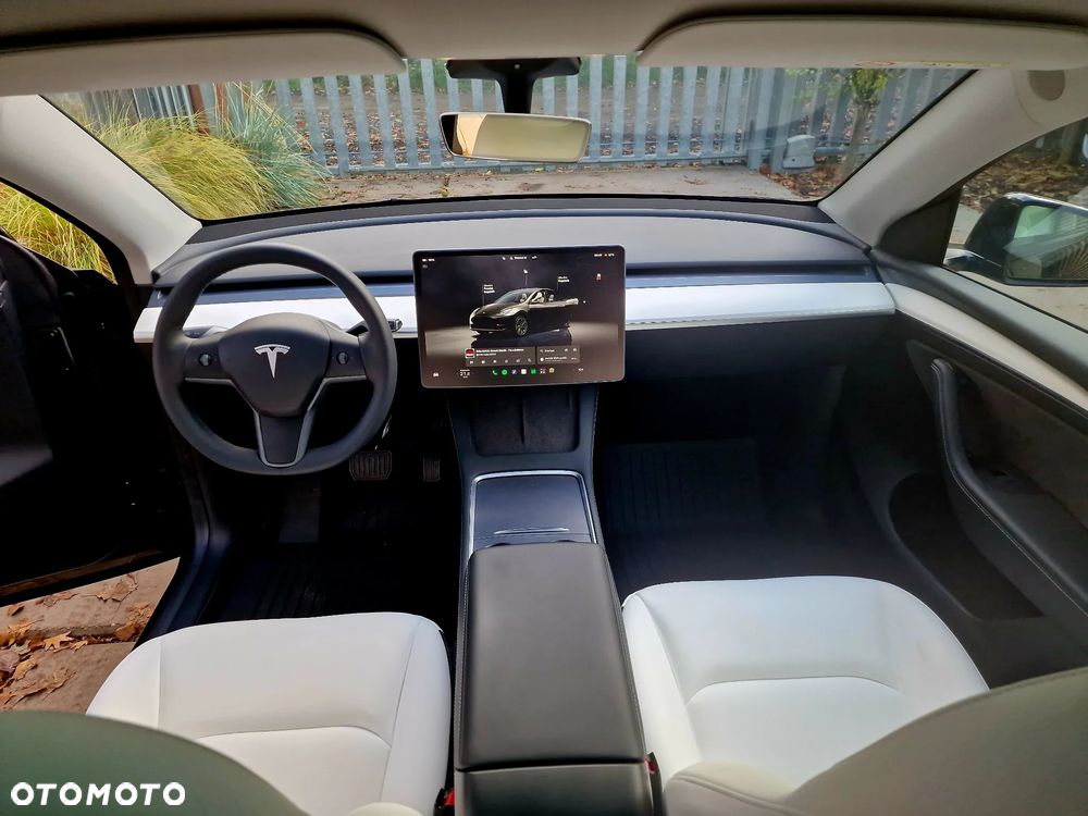 Tesla Model Y Long Range AWD - 6