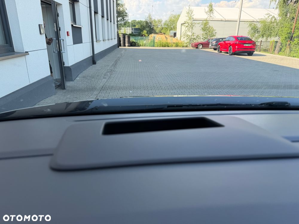 Volkswagen Multivan 2.0 TDI L2 Style DSG - 13
