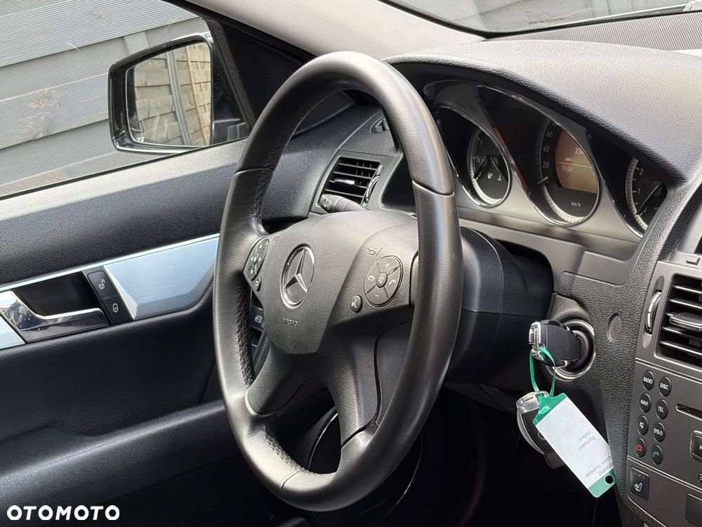 Mercedes-Benz Klasa C 180 Kompressor BlueEFFICIENCY Avantgarde - 31