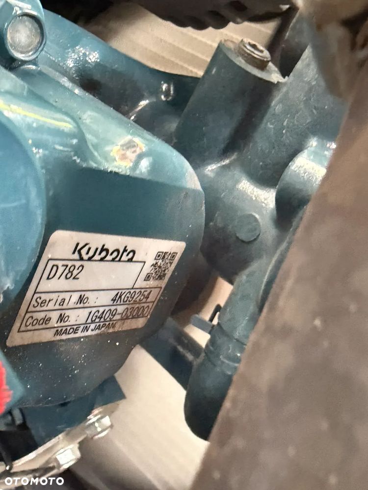 Kubota KX016-4 Koparka Gąsienicowa 2 tony. DEKRA aktualna do 2026r. 3 łyżki.+ pług fabryczny do równania kruszywa lub odśnieżania. Szybkozłącze Hydrauliczne. zmiana łyżek bez wychodzenia z kabiny! Rozsuwane Hydr. podwozie! Sprowadzona z Gospodarstwa Norweskiego! Zero luzów i wycieków. Maszyna jak Nowa z Salonu! 2020 rok. 1000 mtg! Pełna Dokumentacja. Gąsienice bez zużycia! Łyżka Skarpowa+ 2 kopiące. szybka wolna jazda. Ani deka luzów i wycieków. OKAZJA  Dodatkowe sekcje Hydr. Po serwisach kolejny za 400 mtg! - 9