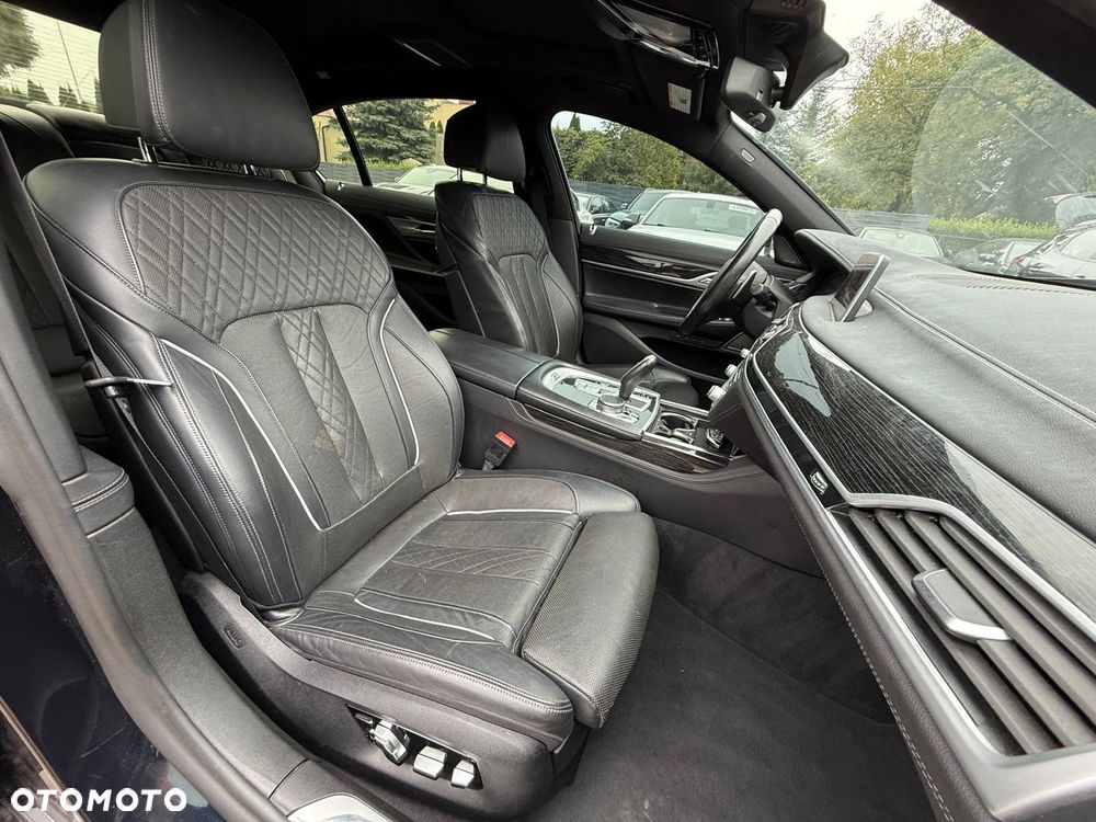 BMW Seria 7 740Li sport - 24