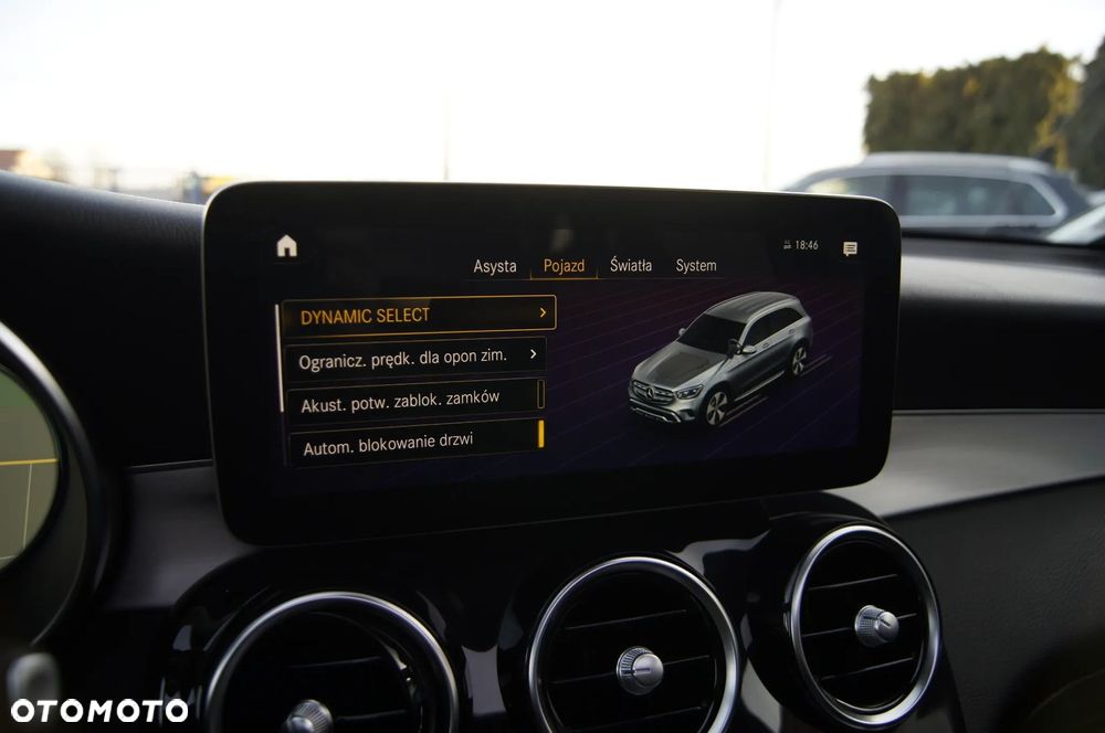 Mercedes-Benz GLC 300 e 4Matic 9G-TRONIC AMG Line - 22