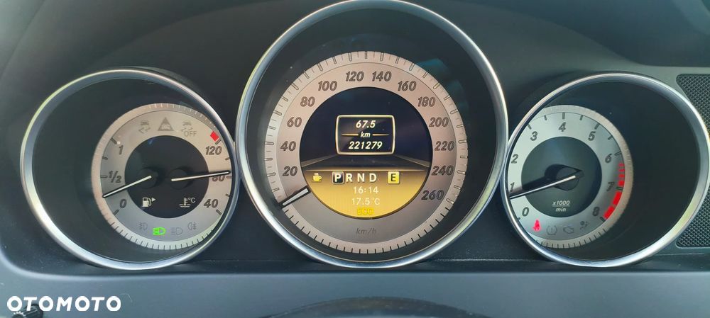 Mercedes-Benz Klasa C 180 CGI Automatik BlueEFFICIENCY Avantgarde - 17