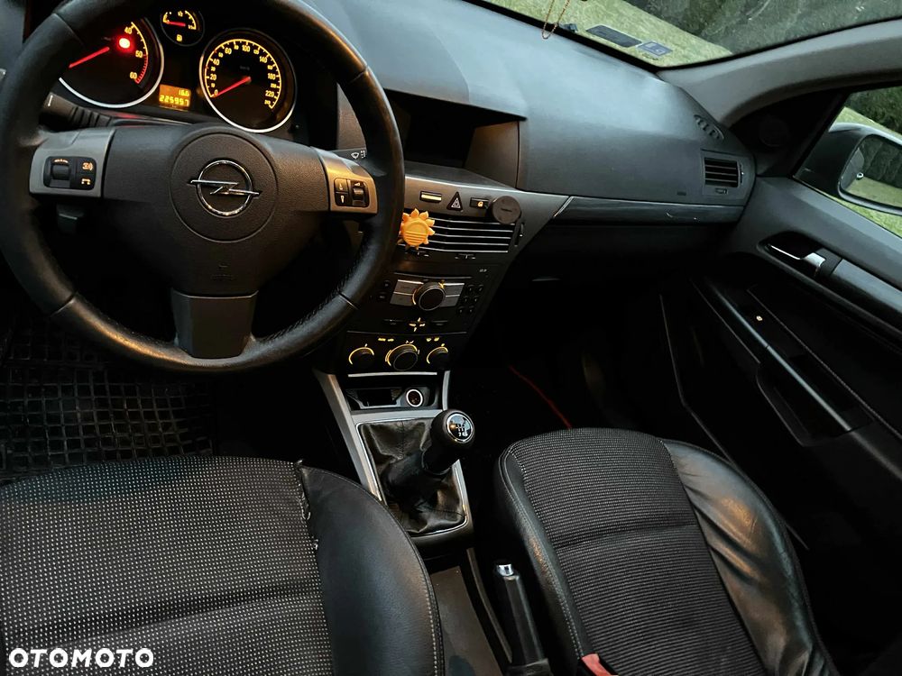 Opel Astra 1.9 CDTI Cosmo - 9