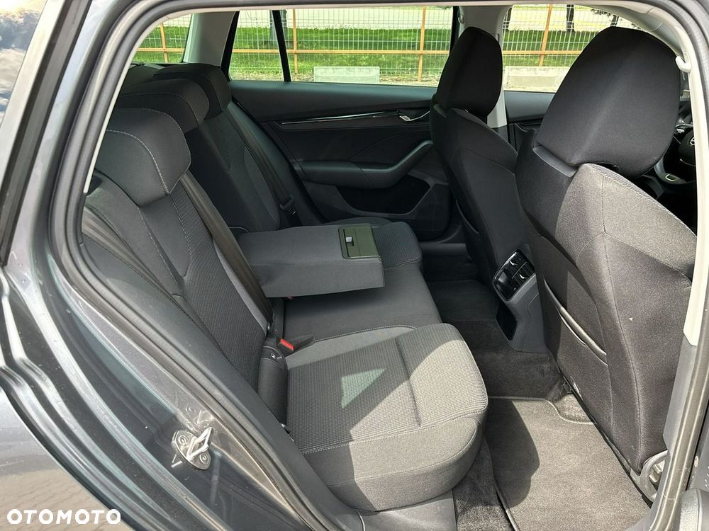 Skoda Octavia 2.0 TDI SCR Ambition DSG - 17